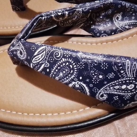 Cato Blue Paisley Sandals NWT, Size 9 - Picture 2 of 5